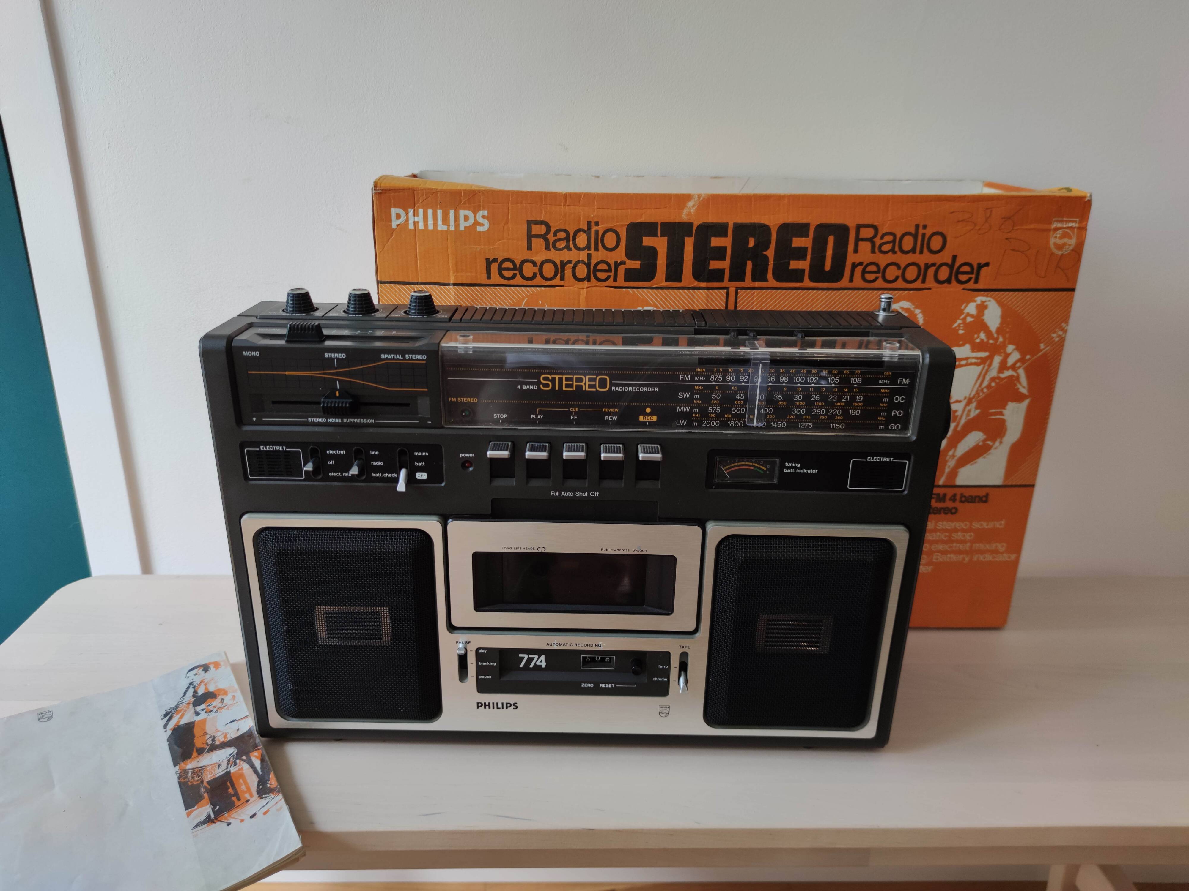 Philips AR774 1978 Cassette Radio - A Piece of Vintage History