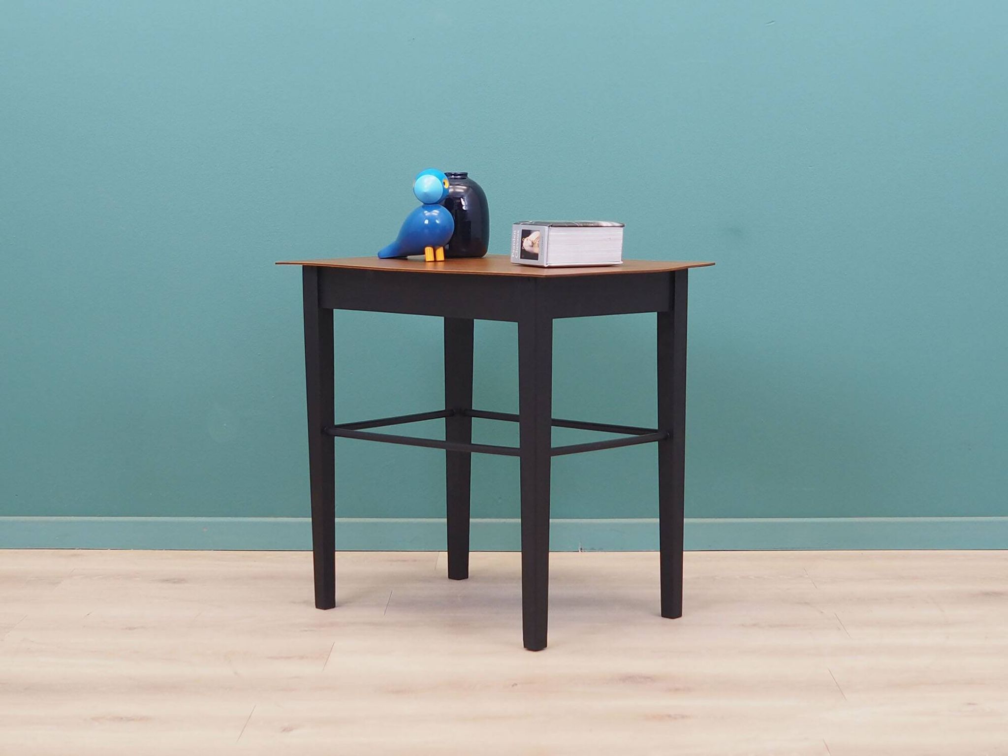 Table basse en noyer, design danois, années 1970, production : Danemark