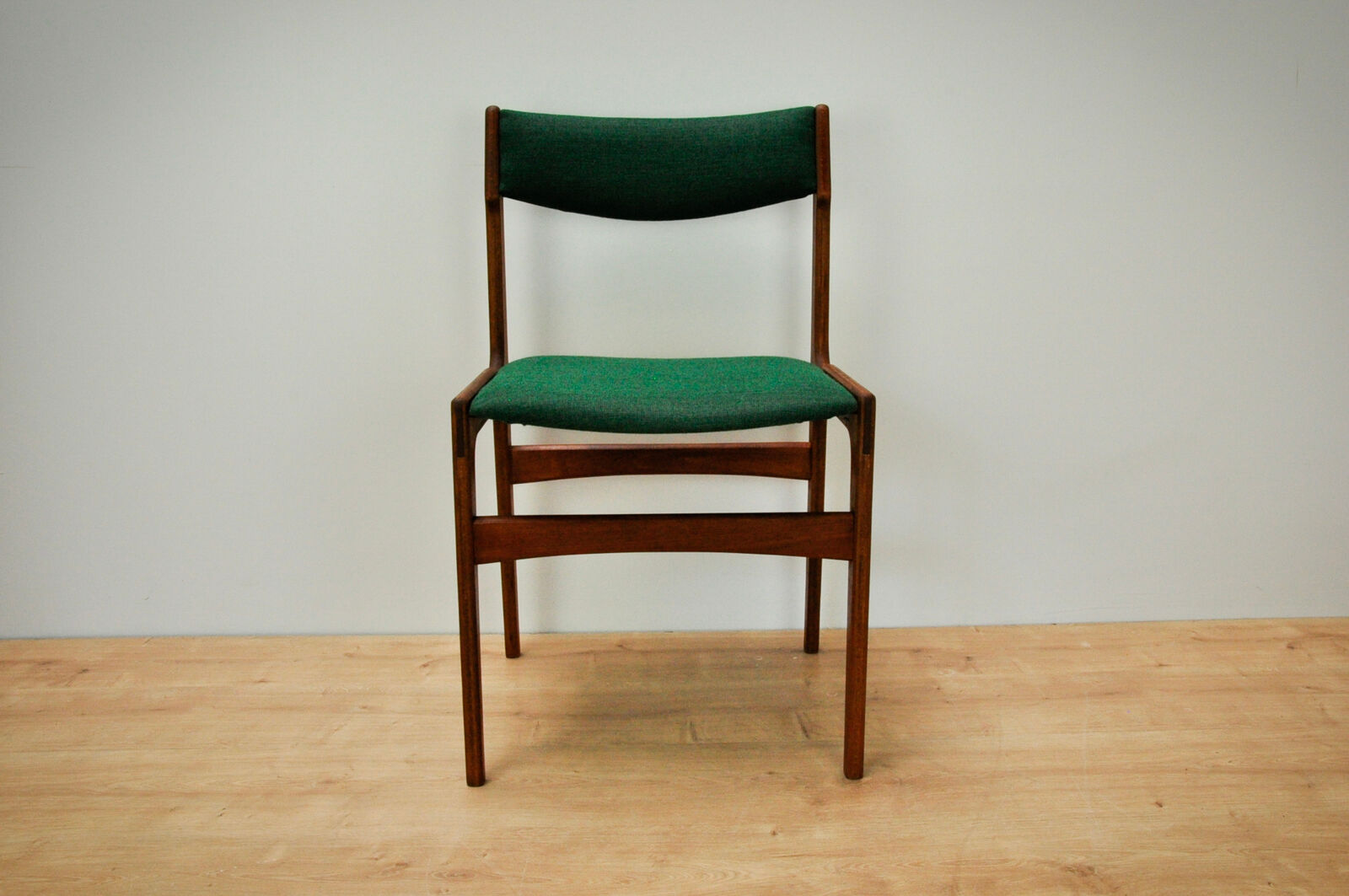Set of 6 dining chairs by Erik Buch for Oddense Maskinsnedkeri