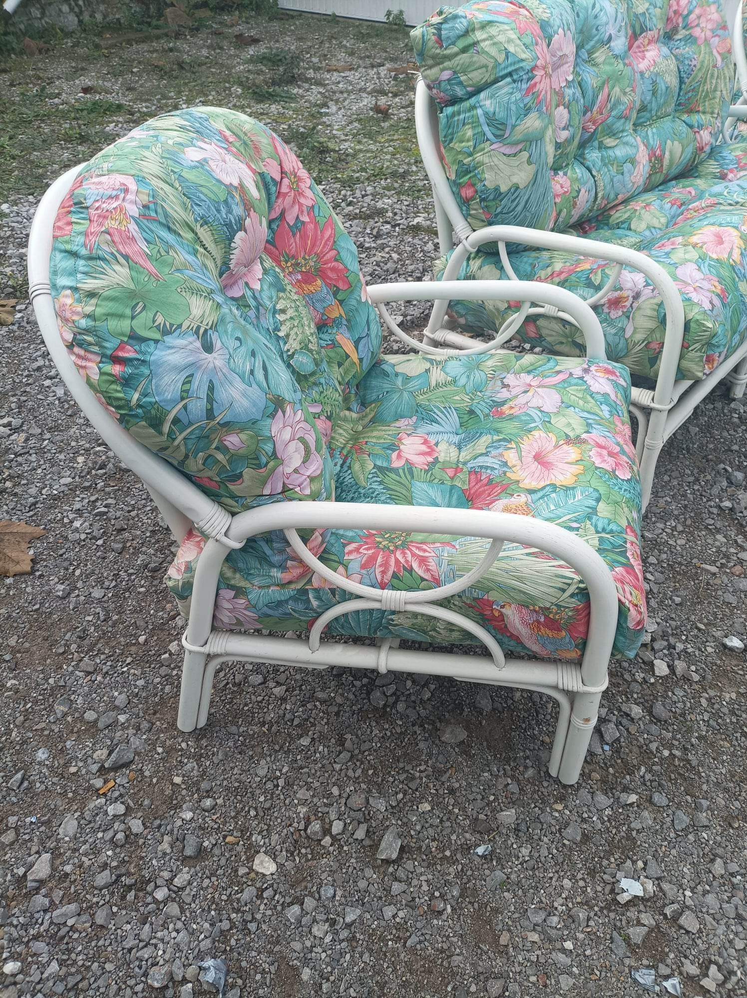 3 fauteuils blanc bambou osier avec coussins vintage
