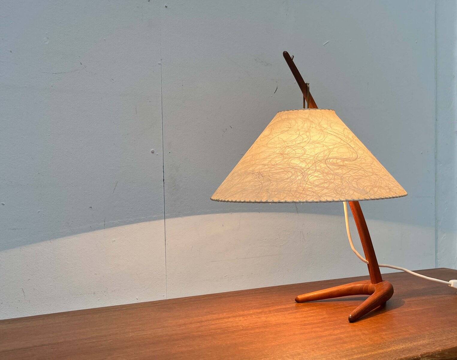 Dornstab table lamp in modern teak from the mid-century by A. Pöll for Kalmar, Vienna, 1950s.