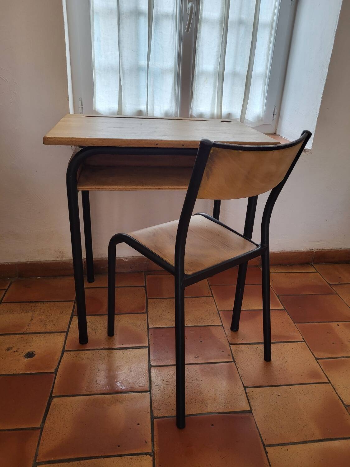 Desk + chair