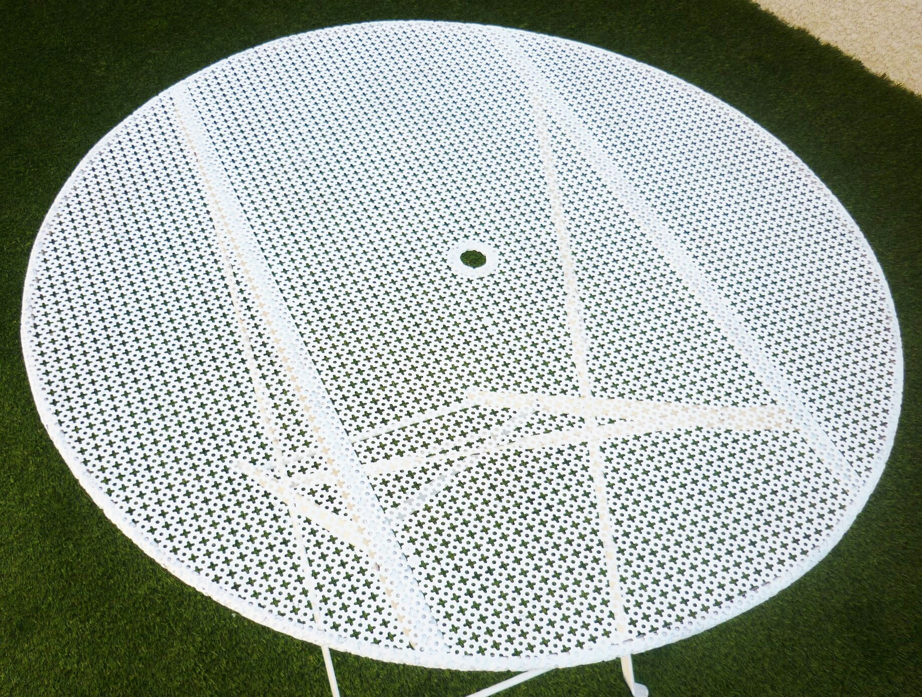 Table de jardin pliante, années 50, métal perforé