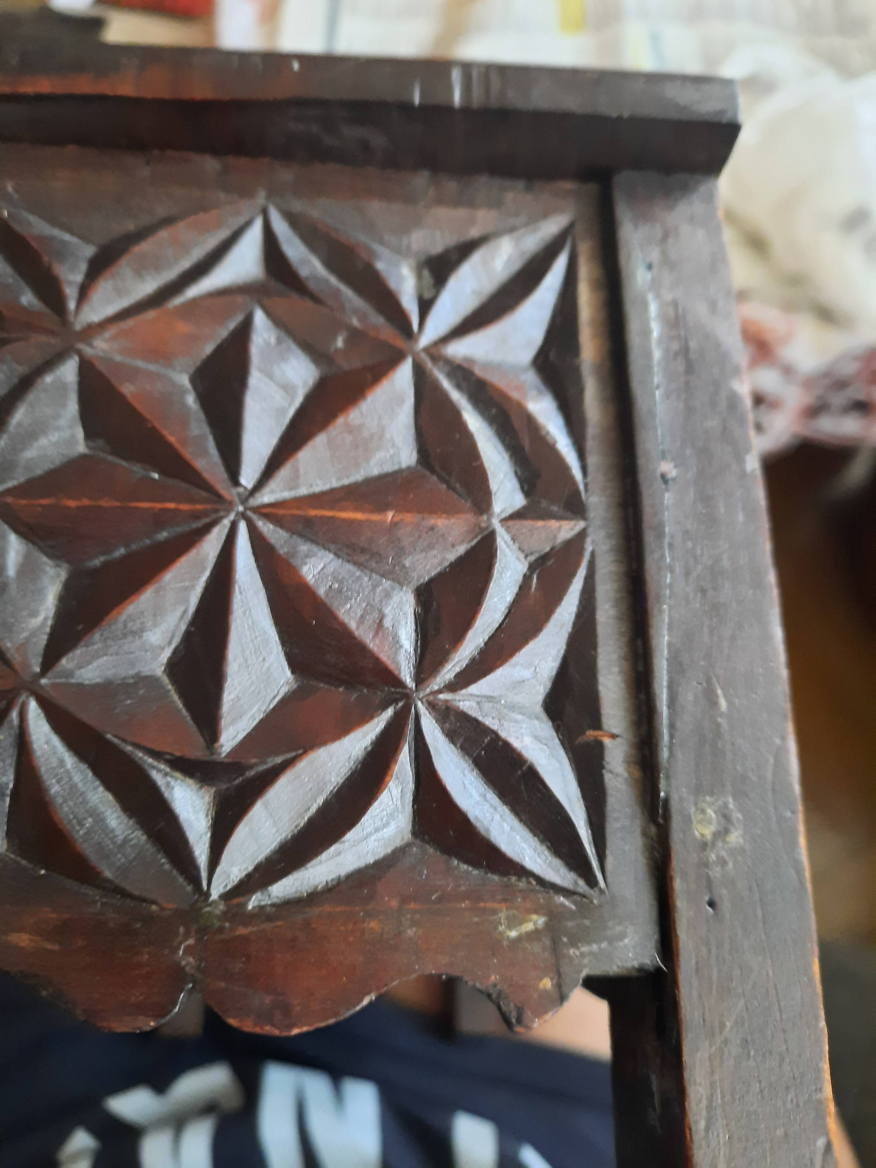 Coffret en bois sculpté