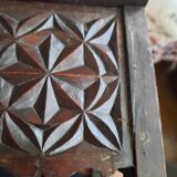 Coffret en bois sculpté