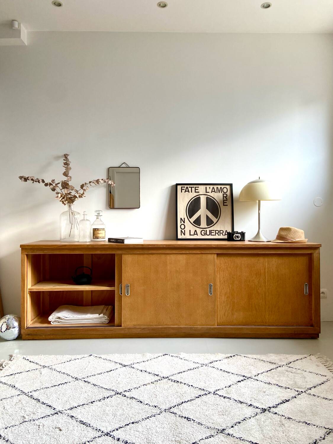 Meuble de métier de chapelière – Enfilade vintage restaurée