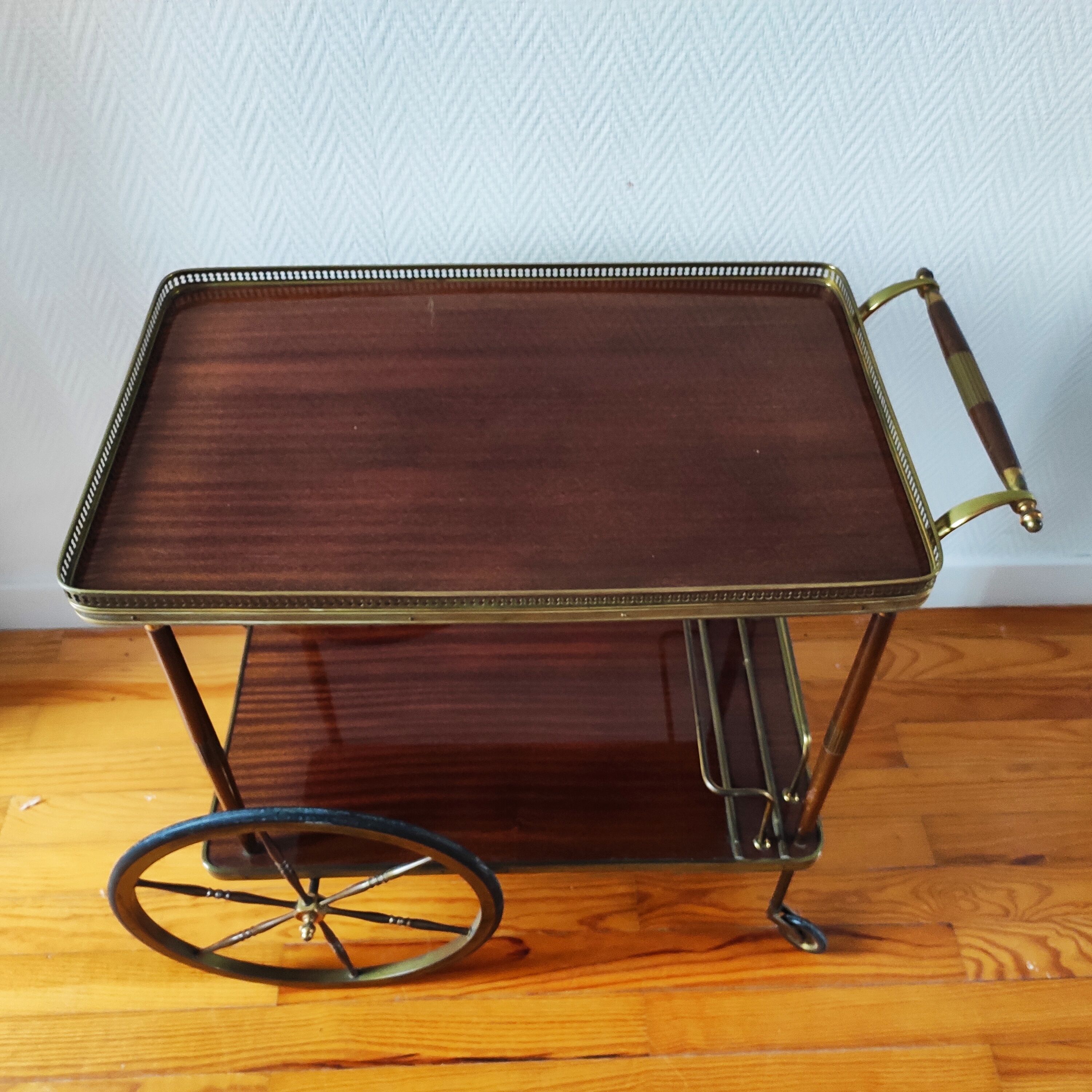 Rolling service or service trolley