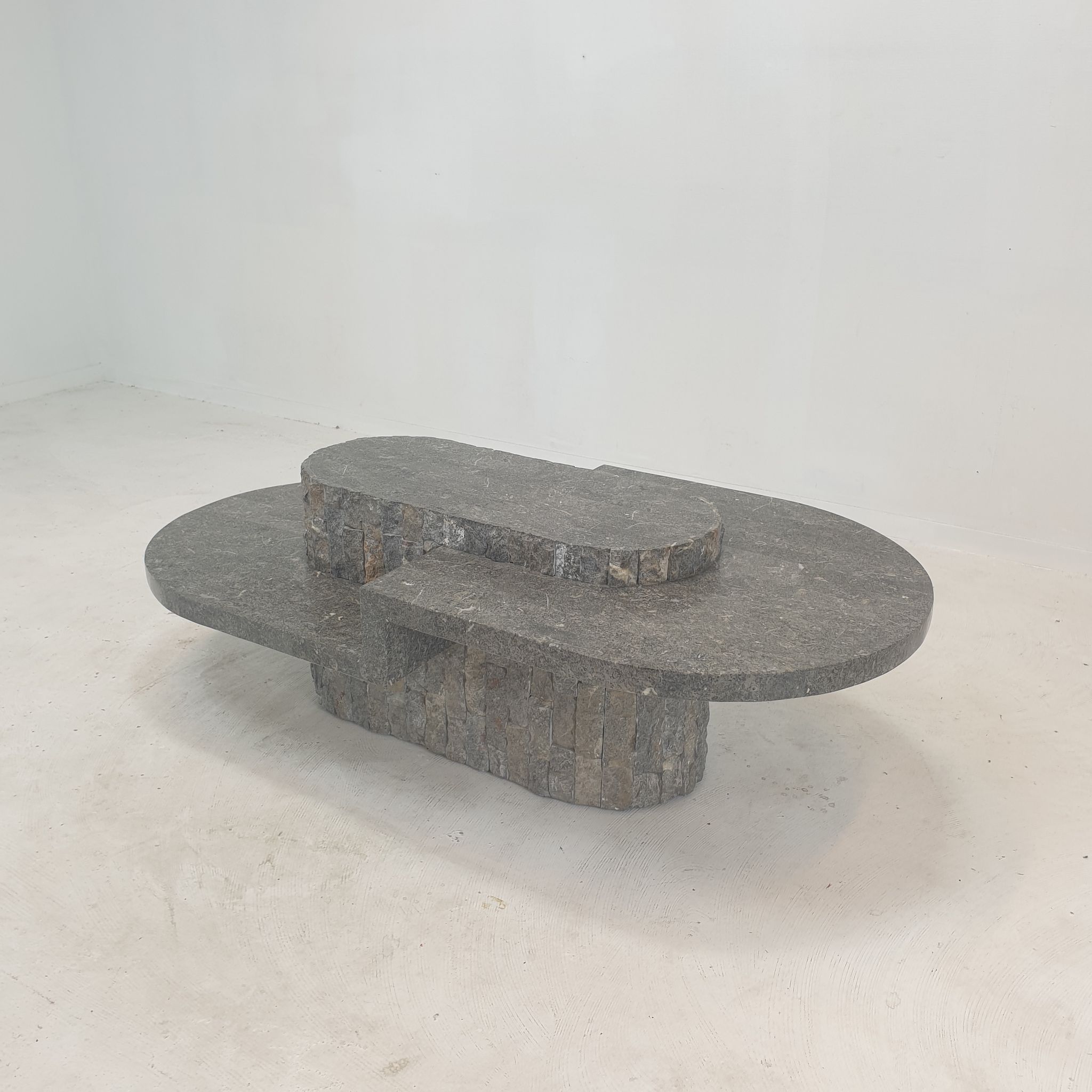 Table basse en pierre fossile, Magnussen Ponte, années 1980