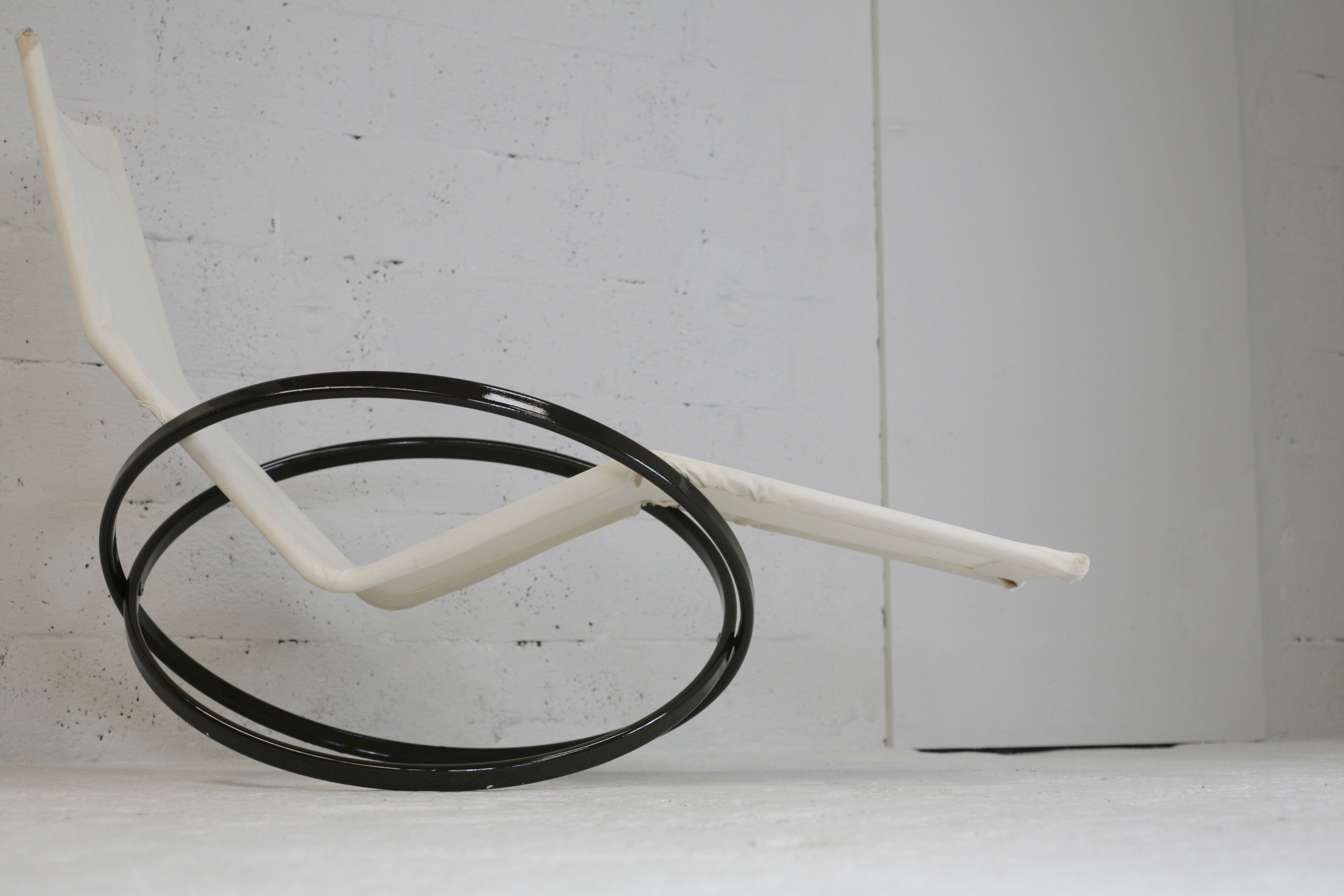 Roger Lecal rocking long chair, Jetstar model, brown lask and canvas, France, 1975