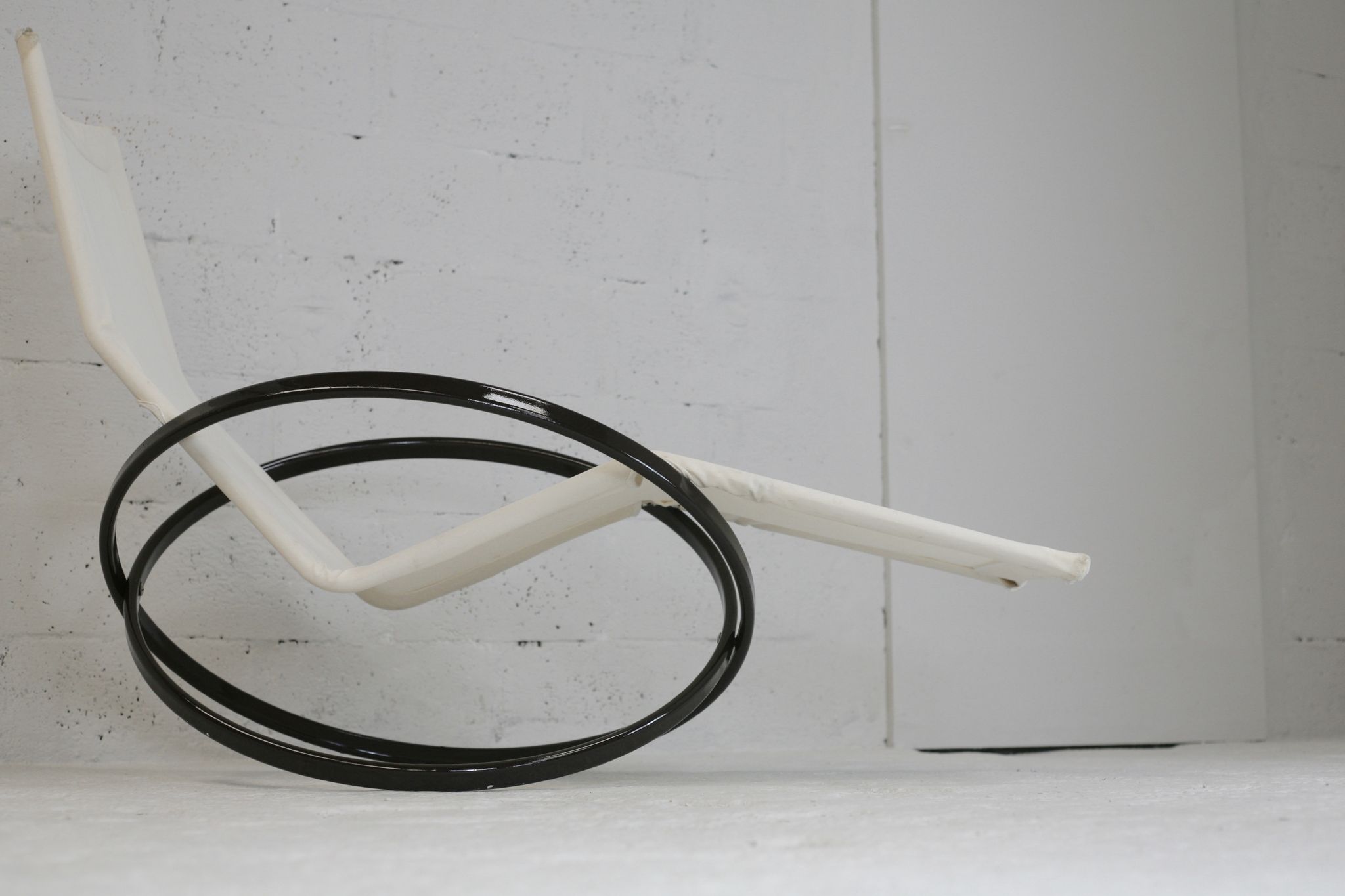 Roger Lecal rocking long chair, Jetstar model, brown lask and canvas, France, 1975