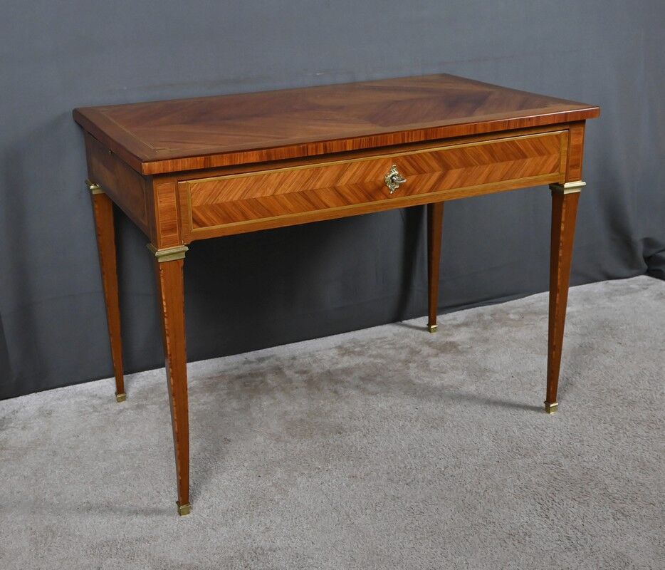 Small desk table in rosewood and rosewood marquetry, Louis XVI style – early 20th century.