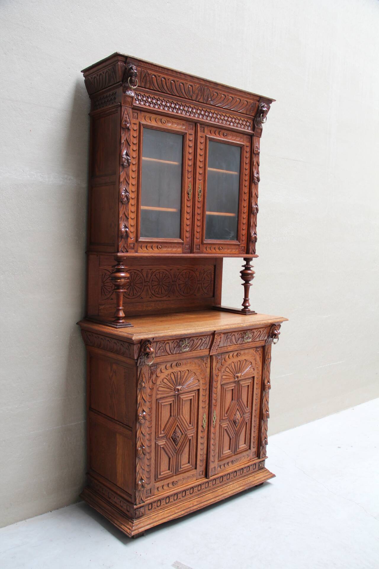 Imposing Neo-Renaissance oak sideboard, late 19th century.