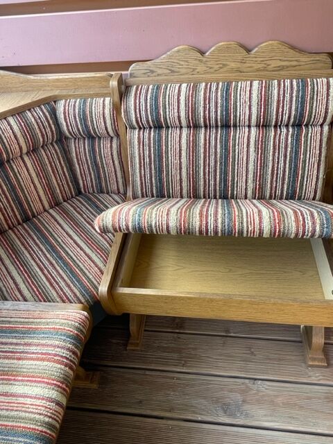 Corner bench for chalet