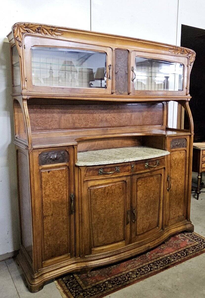 According to Gauthier-Poinsignon: large two-body buffet from the Art Nouveau period in walnut and burl.