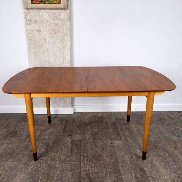 Table à manger en teck et en érable rare avec 2 extensions par Finn Juhl pour Søren Willadsen, Danemark, 1960.