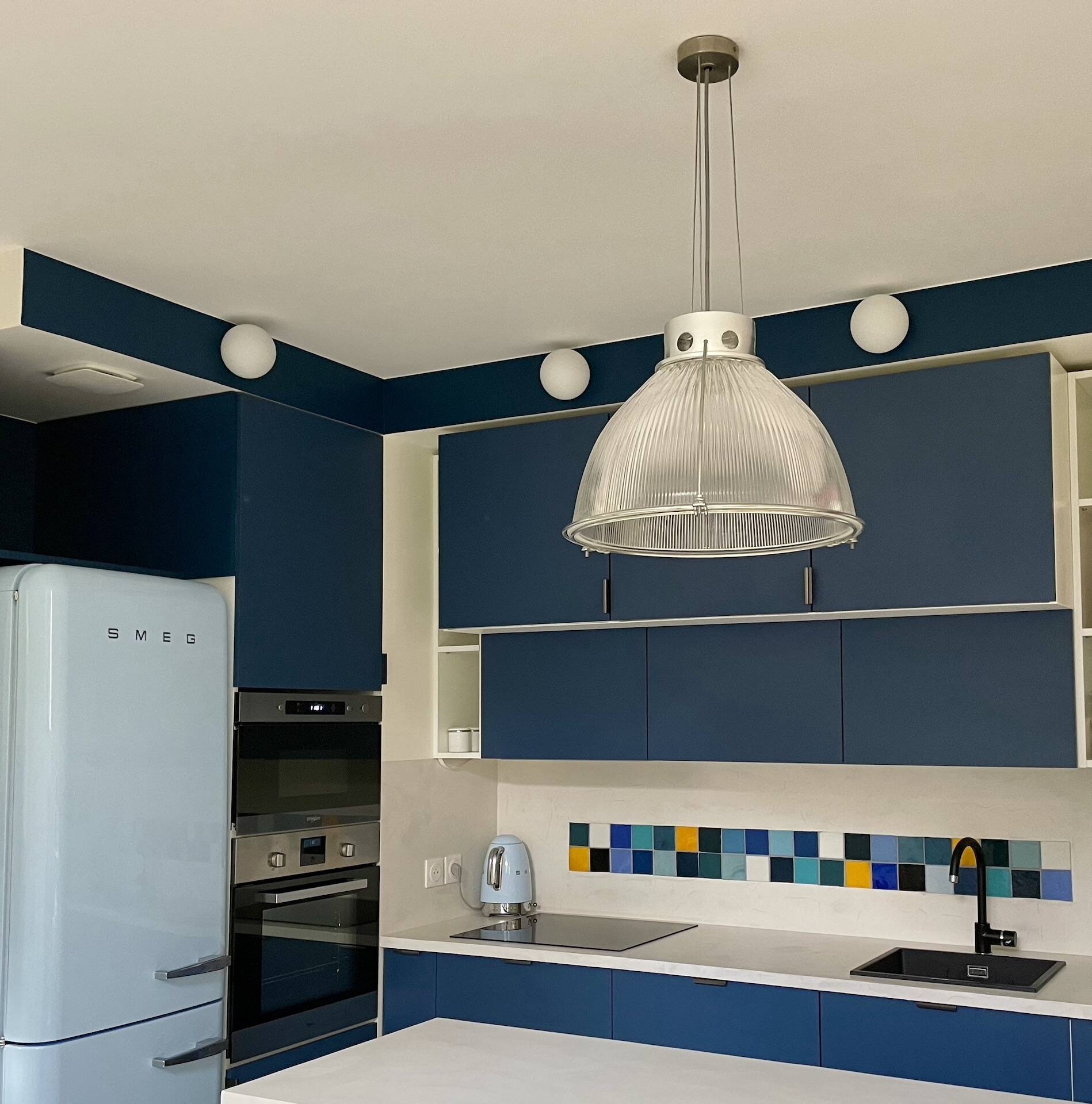 Large adjustable height holophane suspension, diameter 48 cm, series available.