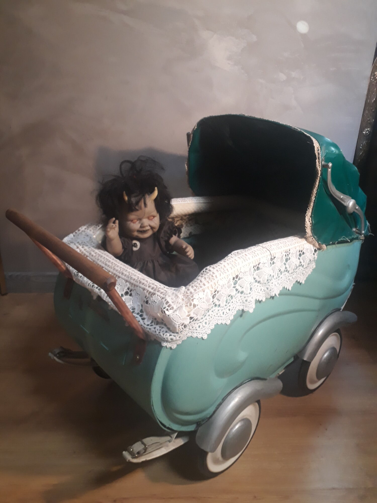Vintage doll landeau 1940 to 50; h70x80x45 old toy
