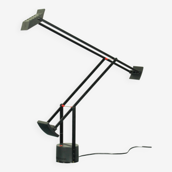 Lampe modèle Tizio conçu par R. Sapper pour Artemide