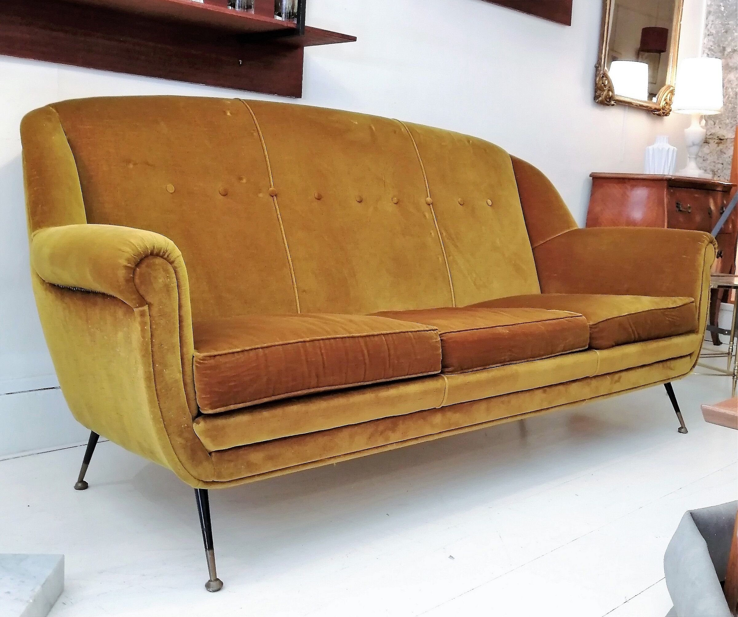 Italian sofa years 50