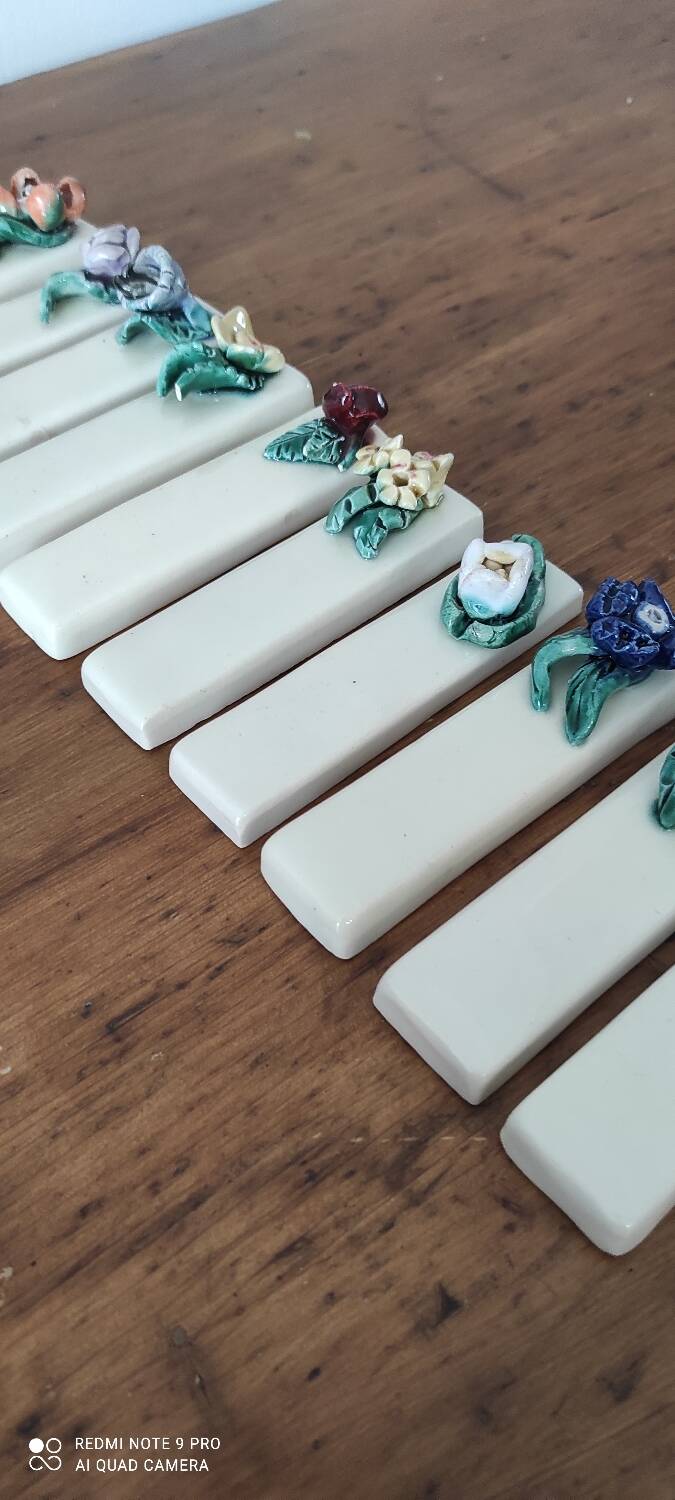 Ceramic knife holder