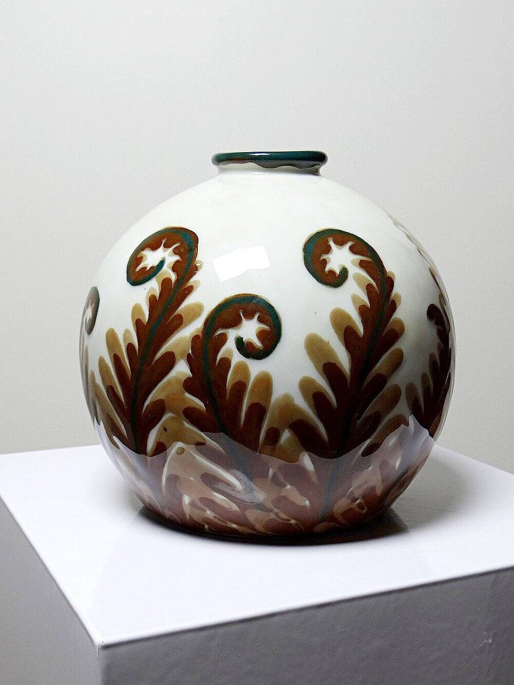 Small porcelain ball vase Tharaud Limoges circa 1920-1940