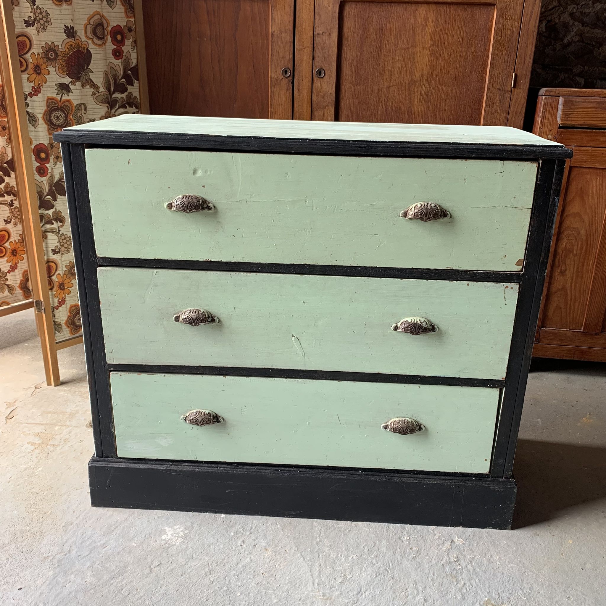 Green chest of drawers 3 drawers