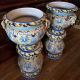 Nevers Montagnon: pair of columns with their basins decorated in the antique style.