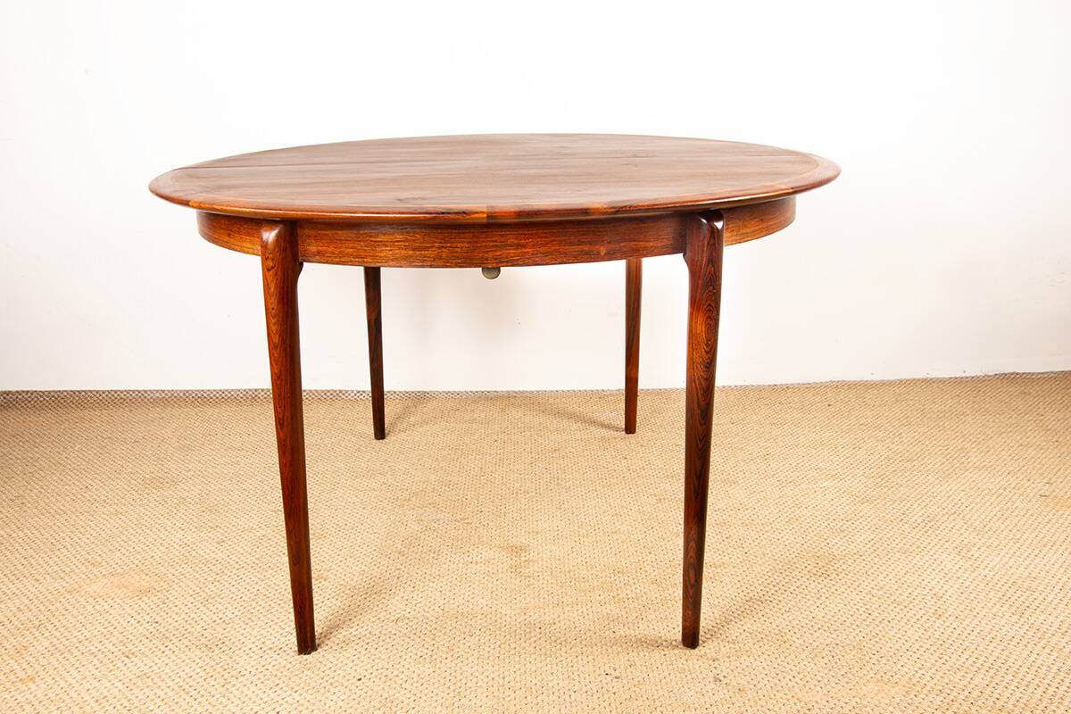 Danish extendable dining table in rosewood by Kai Lyngfeldt Larsen.