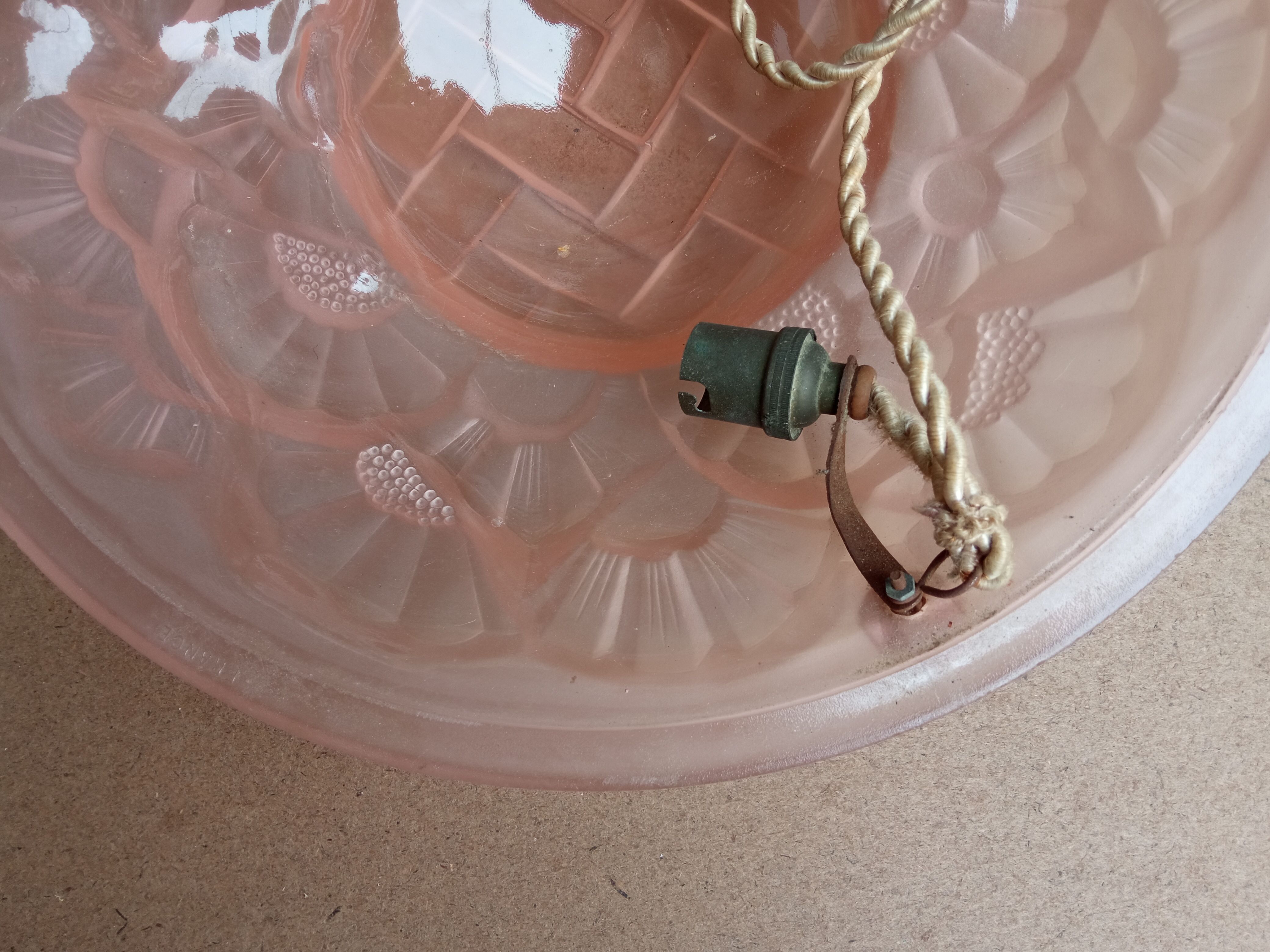 Ceiling light / Art Nouveau chandelier in pressed molded glass in working order - Degué