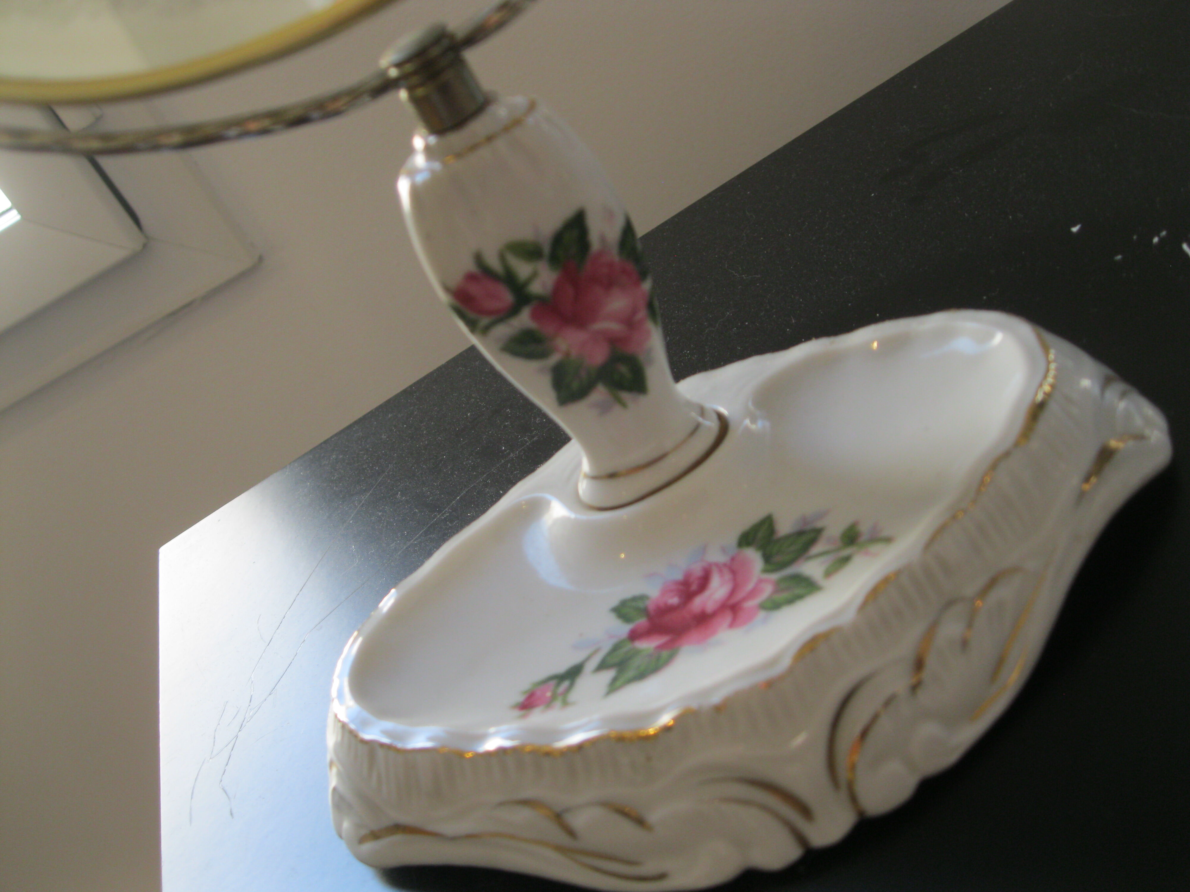 Mirror to lay on porcelain swivel foot