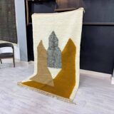 Handmade wool rug for decoration, size 200 x 300 cm