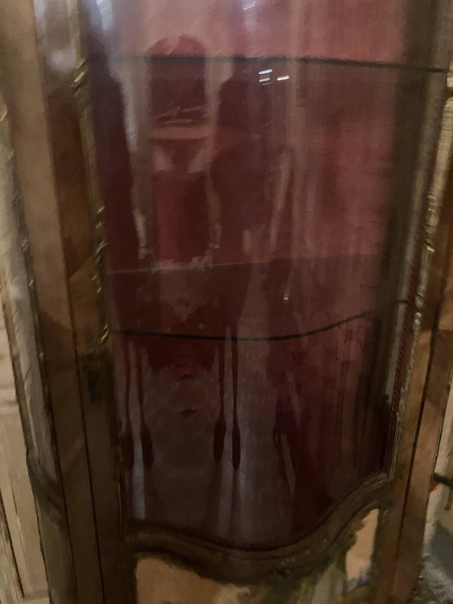 Display cabinet in Louis XV style from the late 19th century in painted wood.