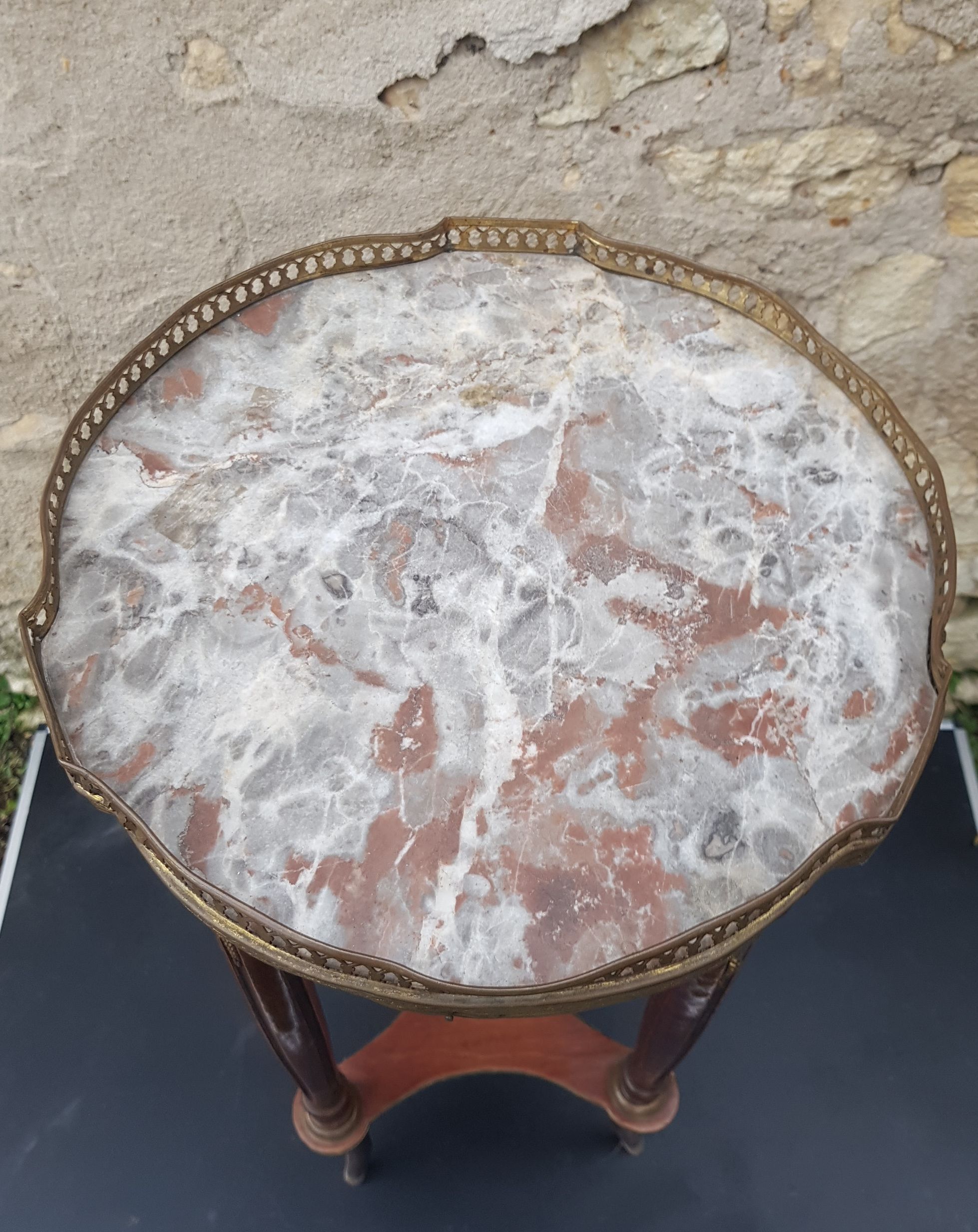 Very nice wooden pedestal