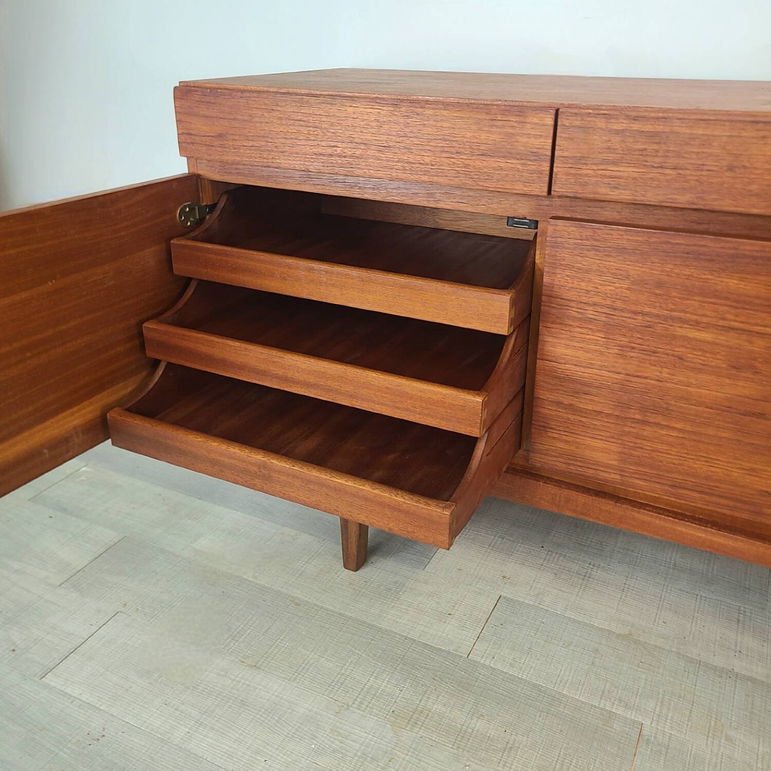 Enfilade danoise design Ib Kofod Larsen teck vintage années 1960 scand