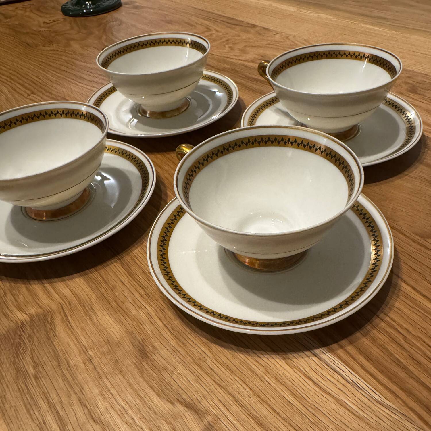 Service for 4 cups + saucers Haviland Limoges Porcelain
