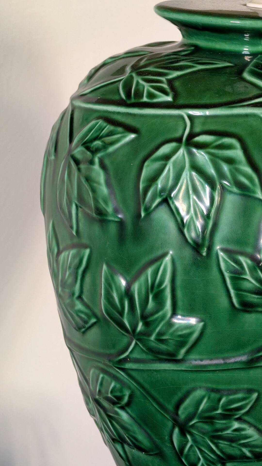 Green ceramic lamp with ivy decoration 70-80