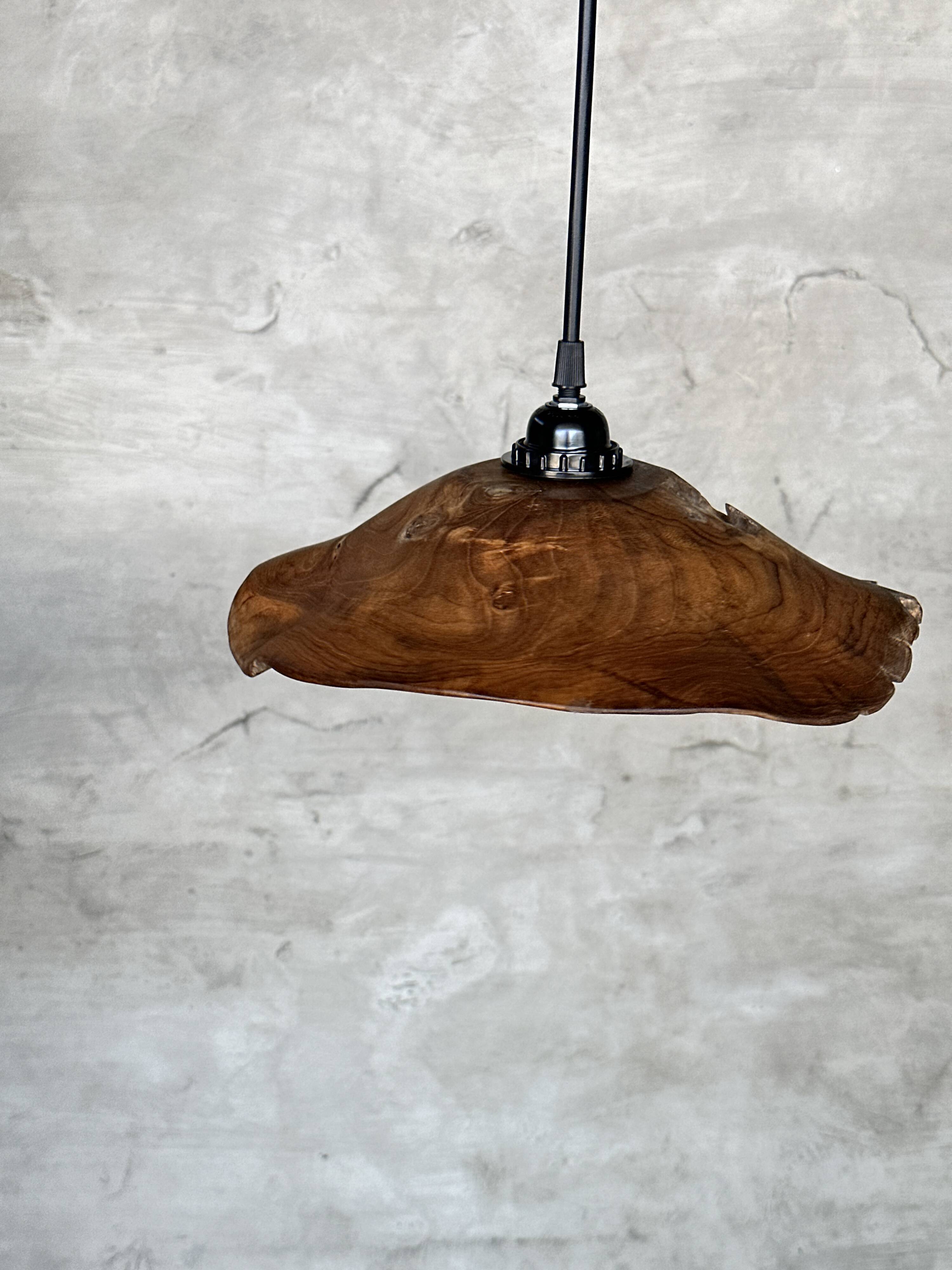 Small pendant light in corrugated teak leaf (Small D:30 H:20)