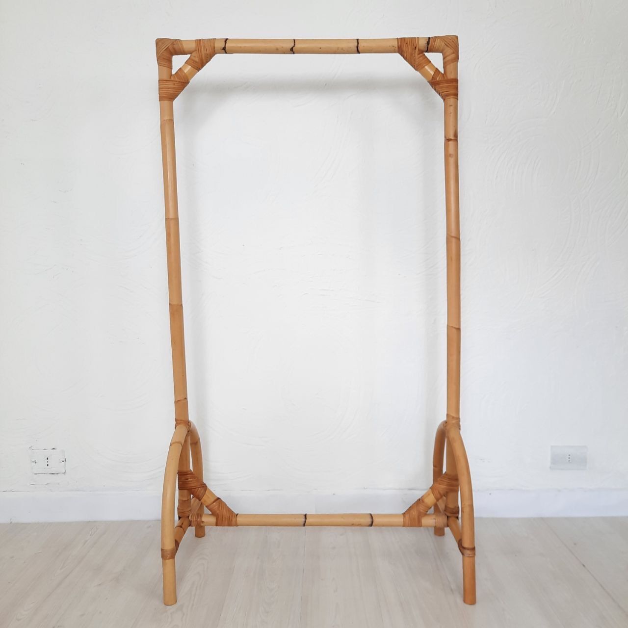 Deux porte-manteaux en bambou vintage