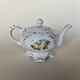 Teapot with lemon decoration