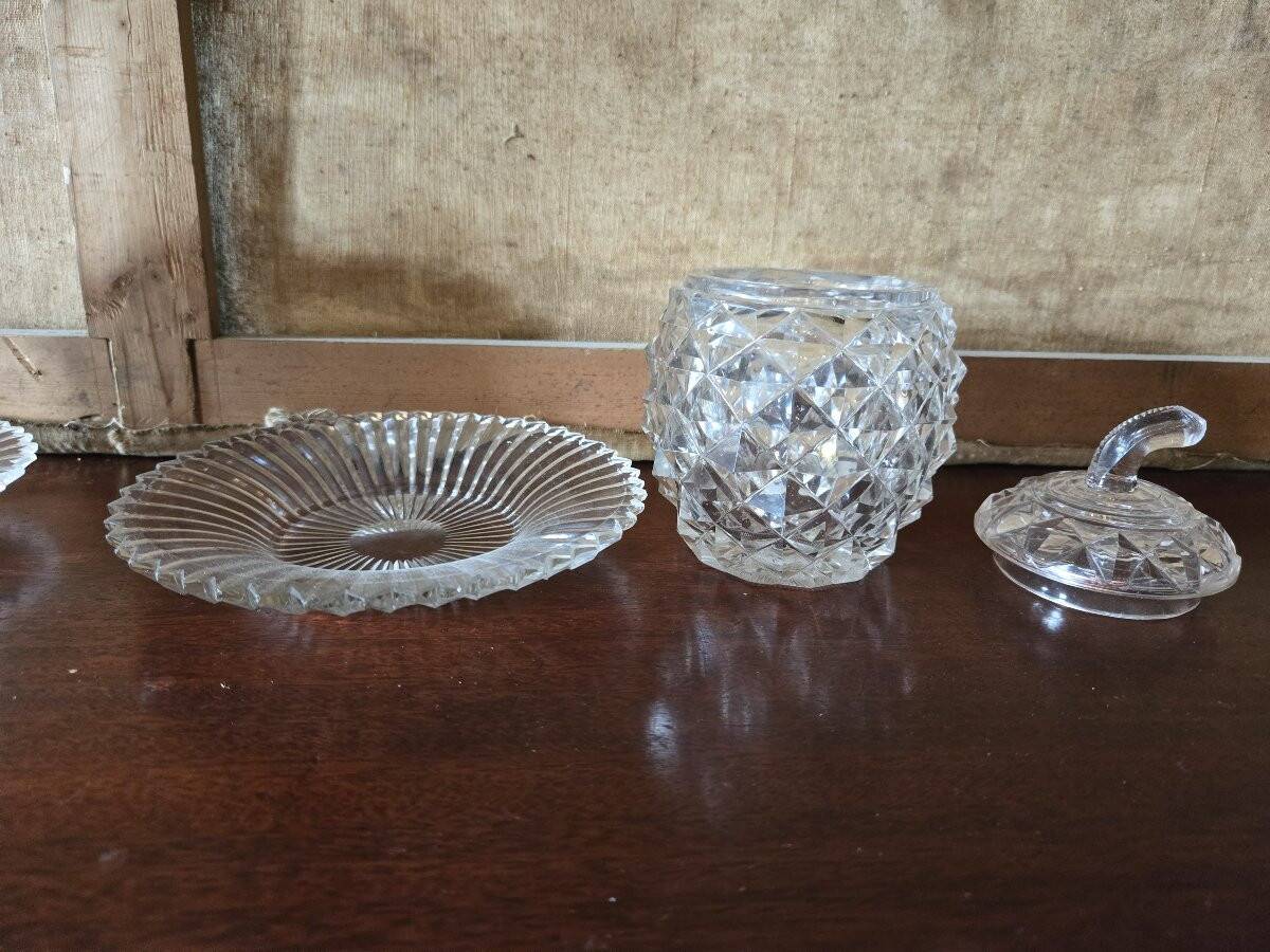 Pair of covered pots in cut crystal shaped like pineapples with stands – H 19 cm