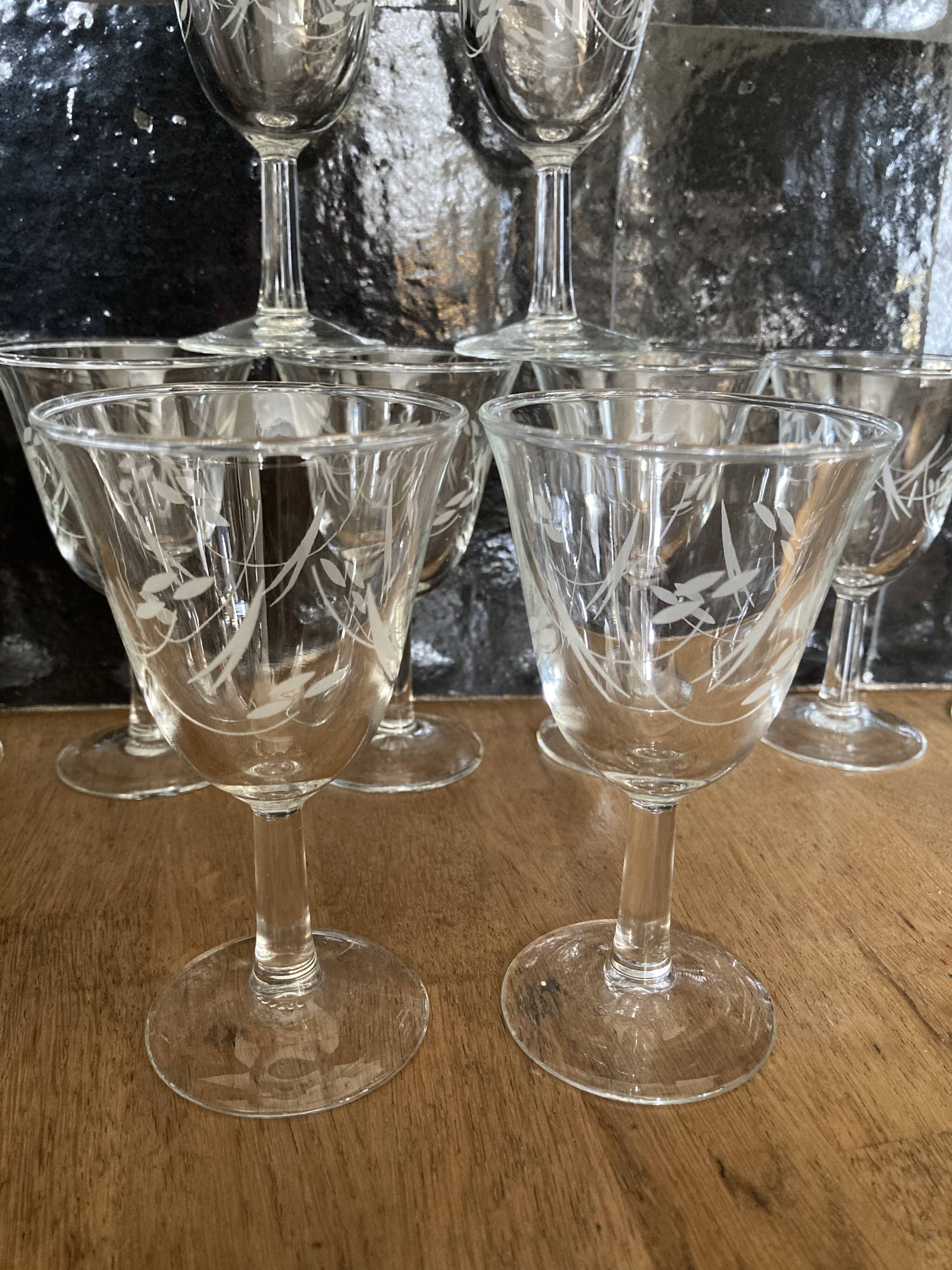 Set de 10 verres à vin gravés