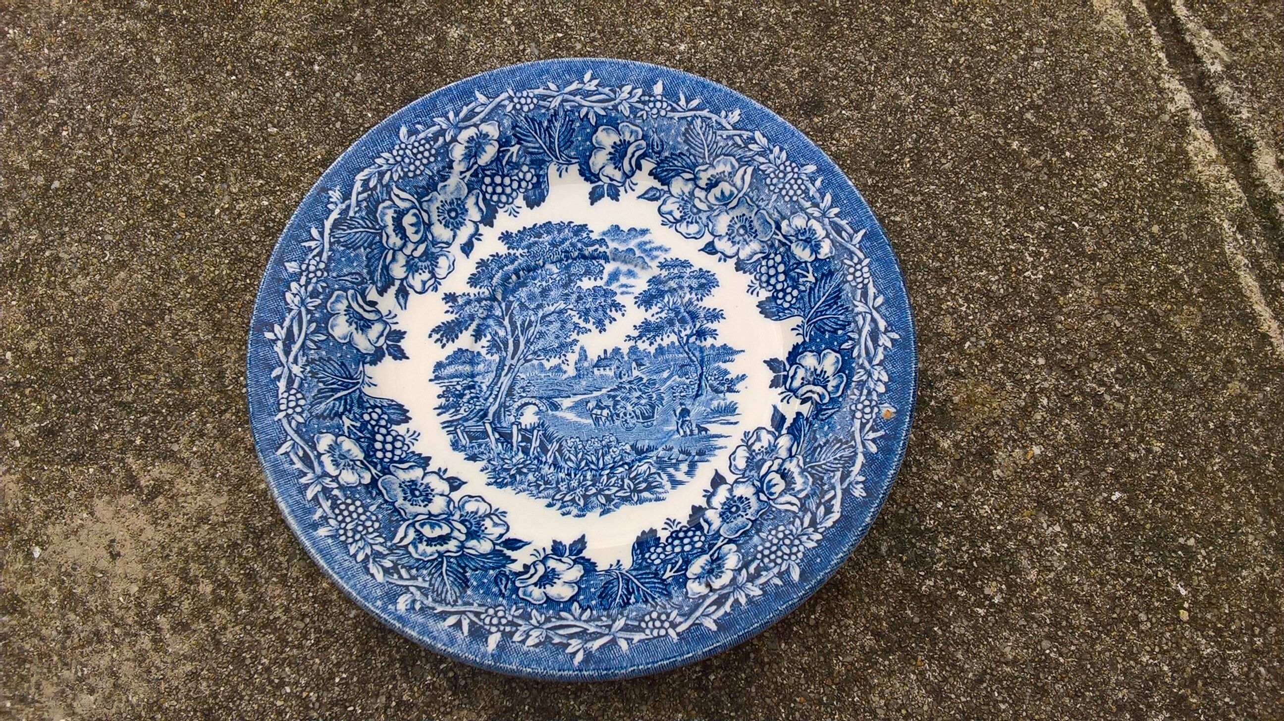 English Ironstone Tableware Ltd (EIT) "Kingswood" blue-white cups and saucers