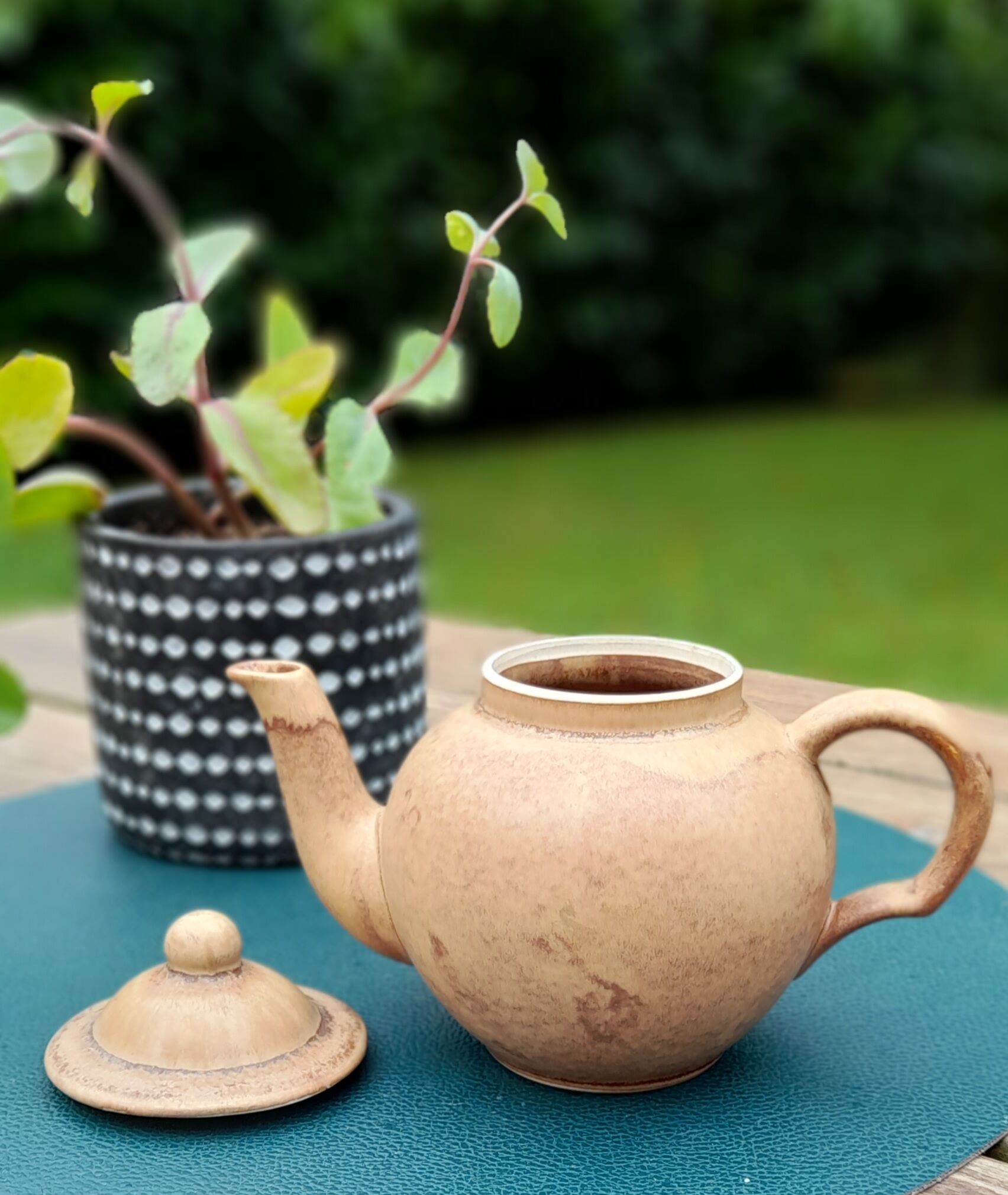 Round teapot 50cl, in matte sandstone, circa 1970's