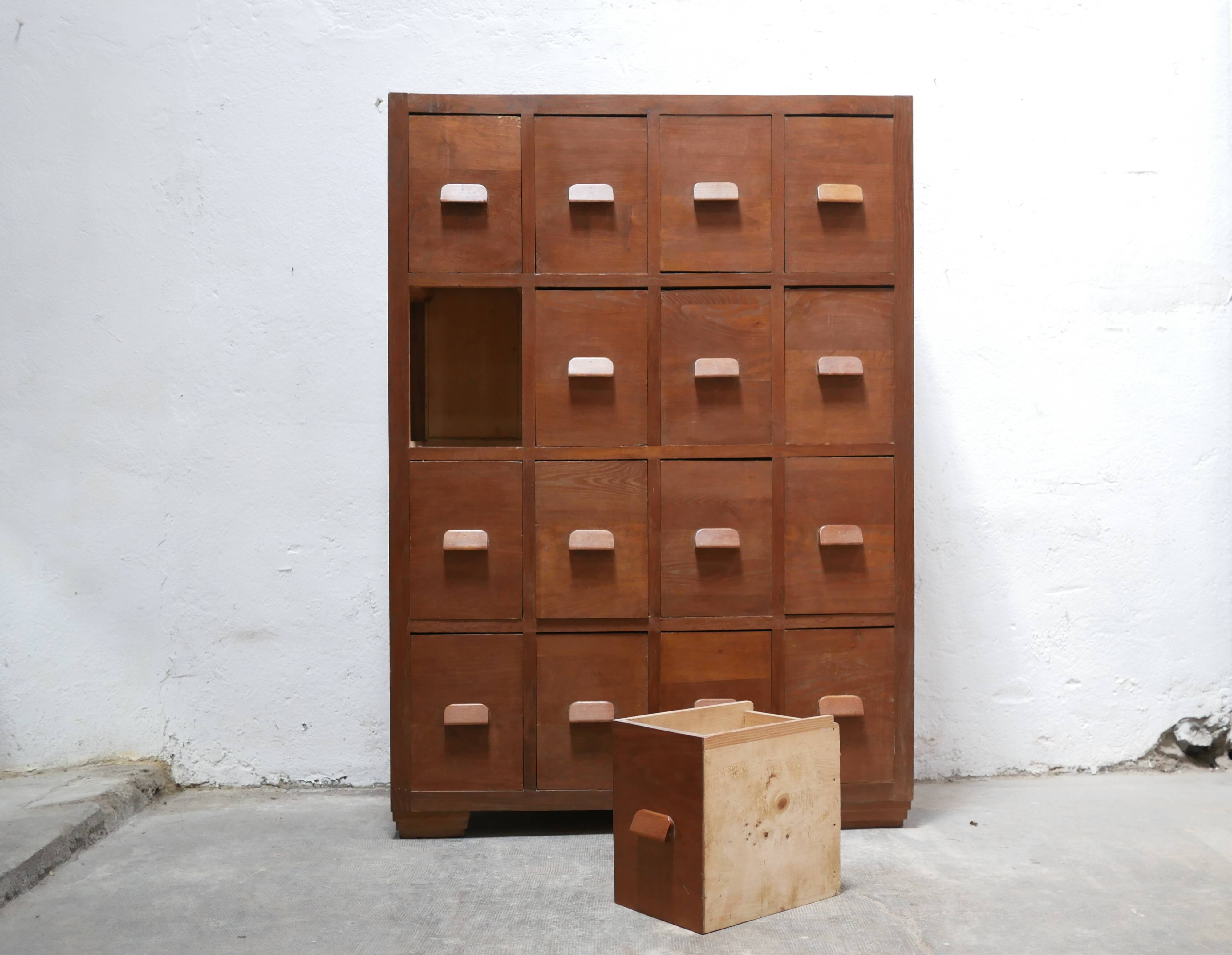 Meuble de métier vintage à tiroirs