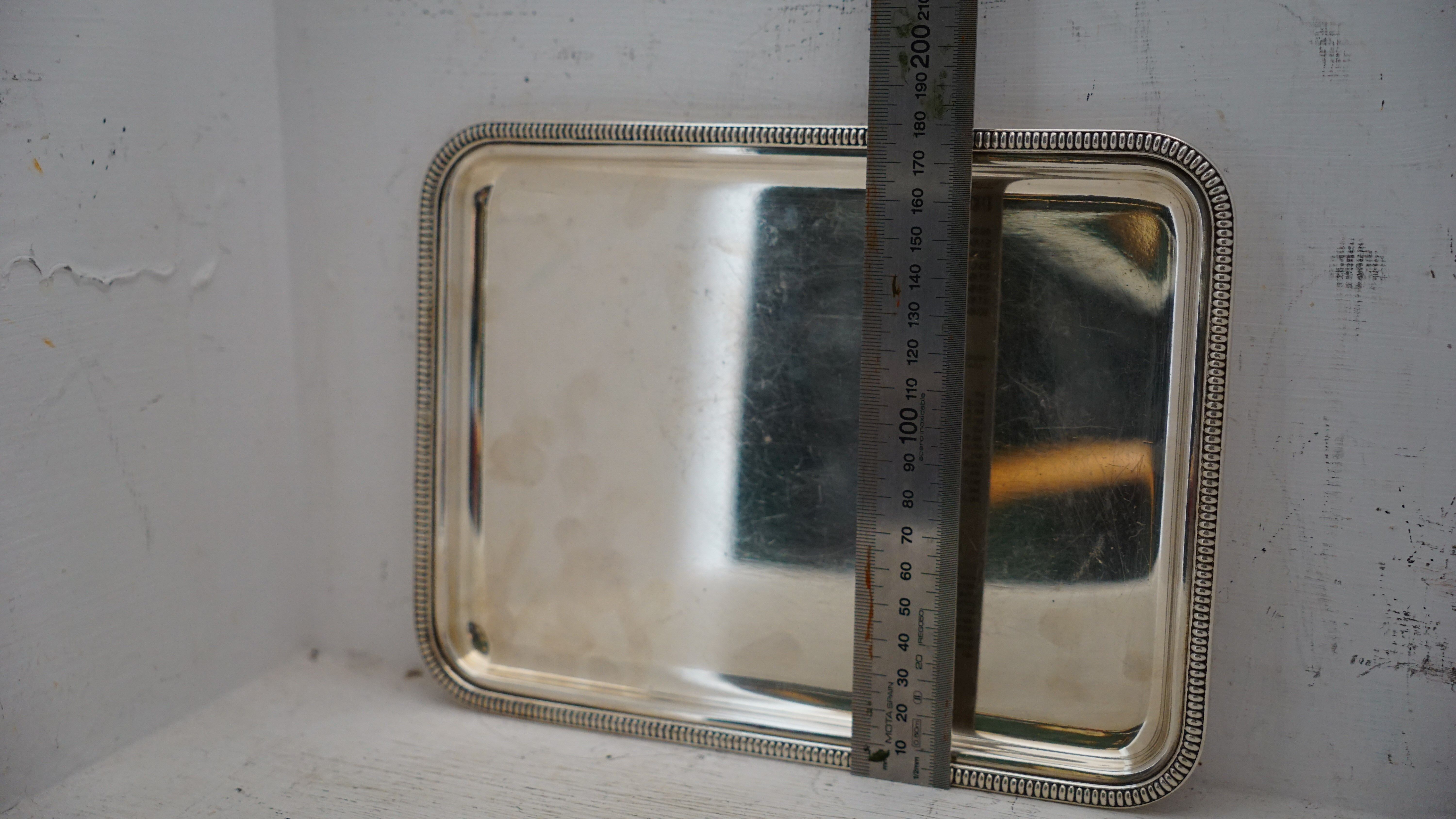 Duo of two small serving dishes