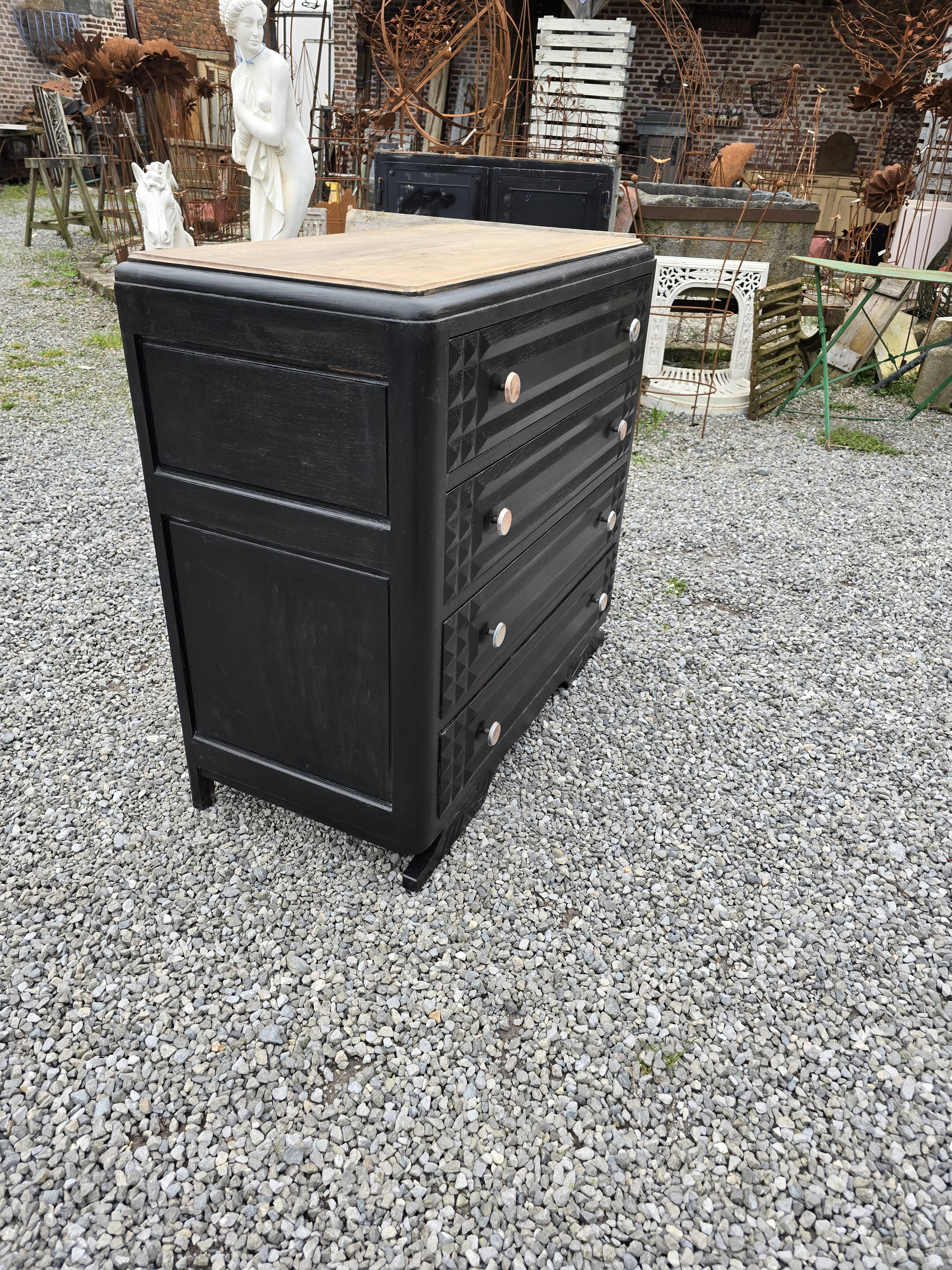 Art deco oak chest of drawers from the 50s revamp