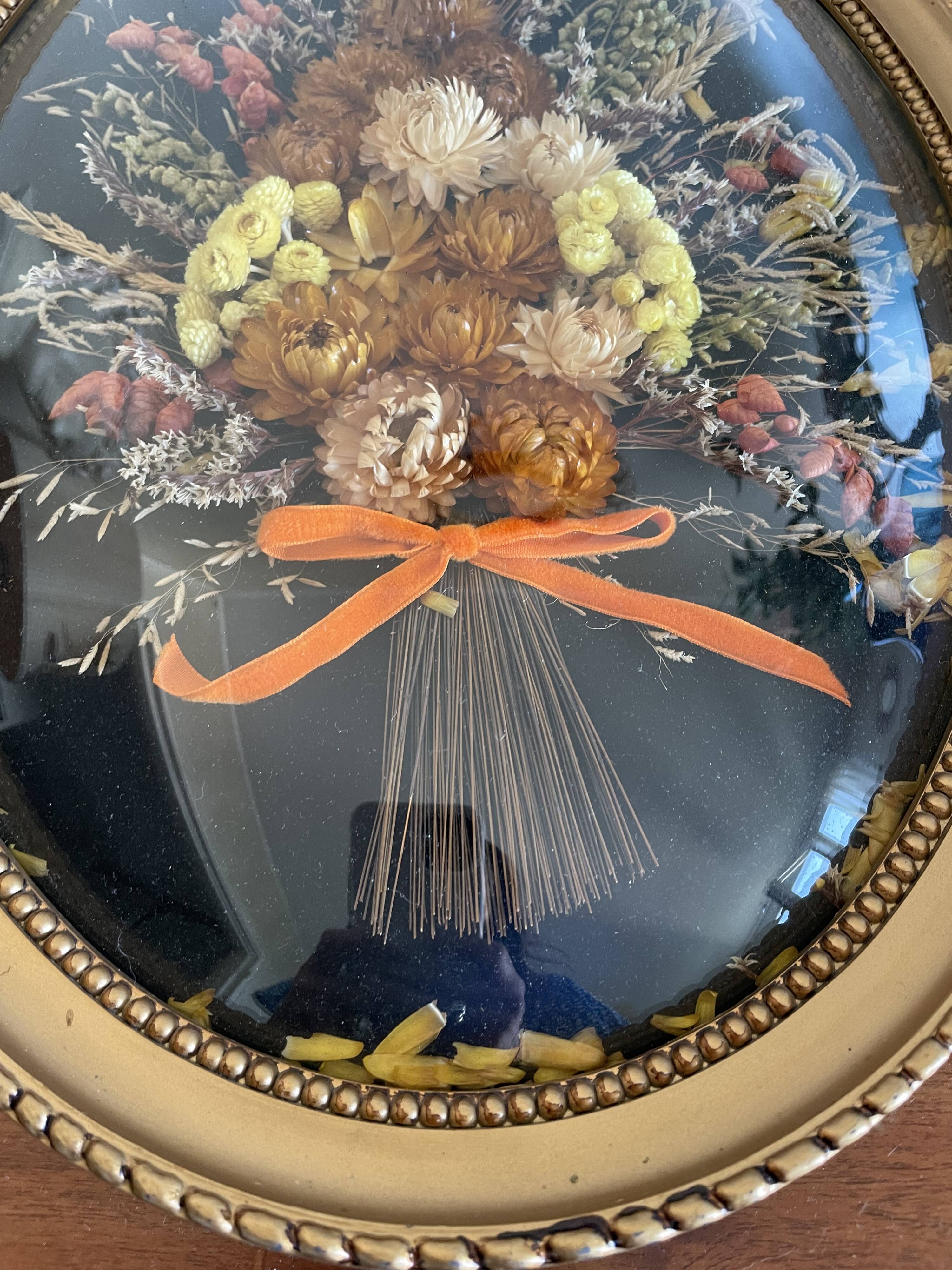 Oval frame dried flowers velvet knot