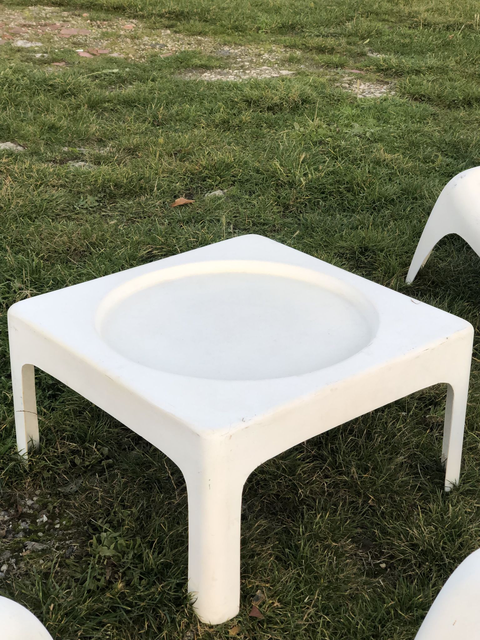 Salon de jardin avec 4 fauteuils et 1 table basse