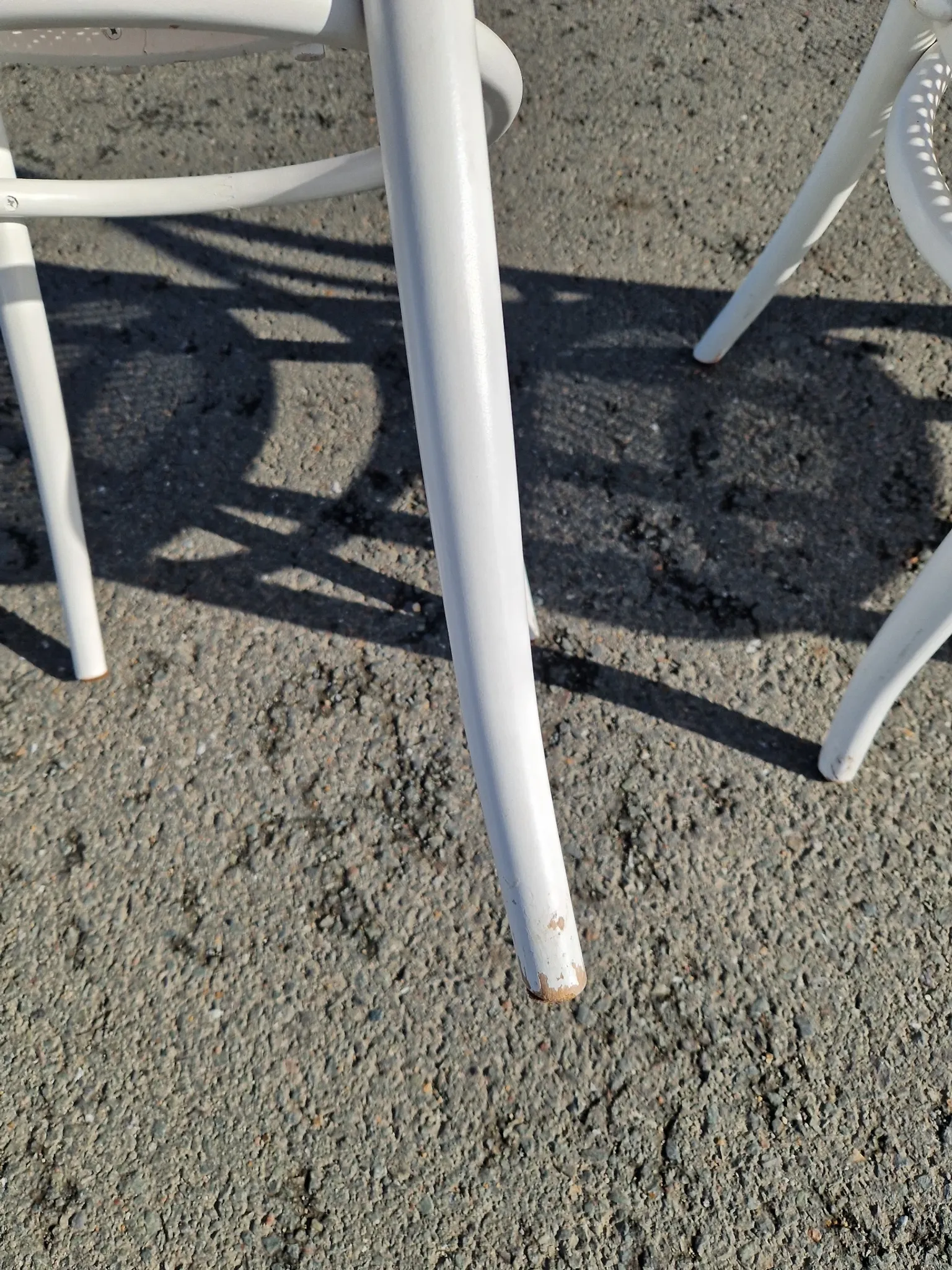Lot de 4 chaises en bois tournés et cannage 