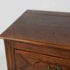 Commode ancienne en chêne sculptée et fabriquée à la main, vers 1800